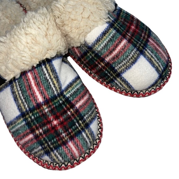 Muk Luks Women’s Size Medium (7-8) Plaid Slippers closed toe NWT - Picture 3 of 8